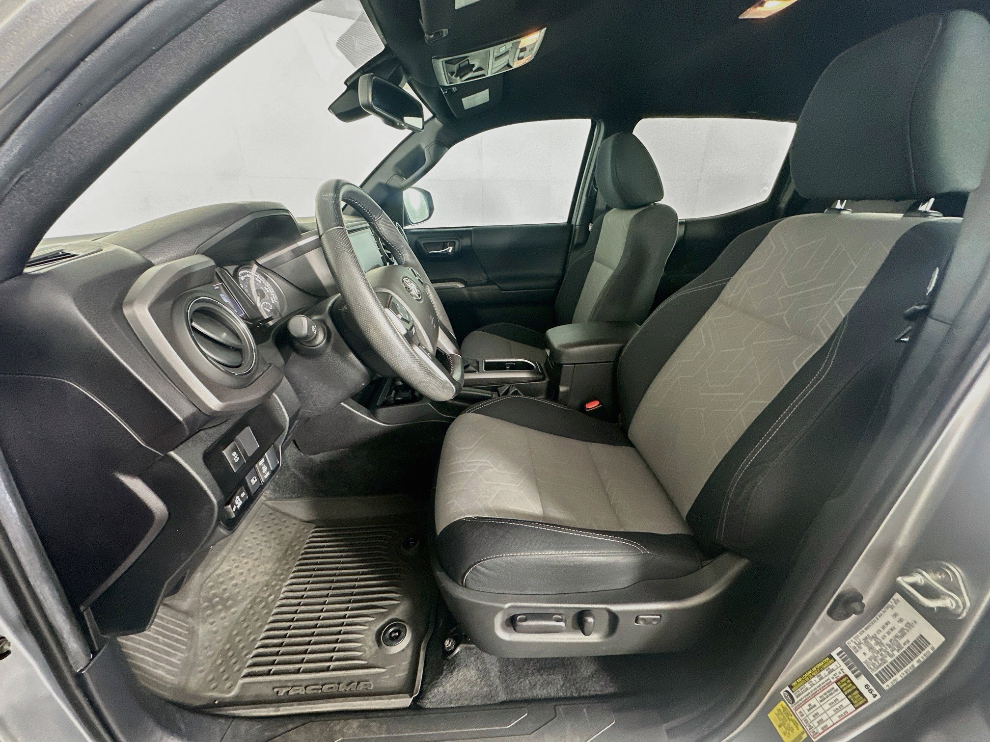Used 2022 Toyota Tacoma TRD Off-Road AWD/4WD image 13