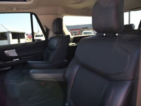 Used 2025 Ford Expedition Active image 14