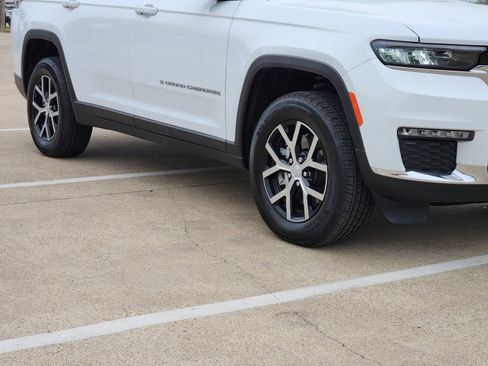 Used 2025 Jeep Grand Cherokee L Limited image 11