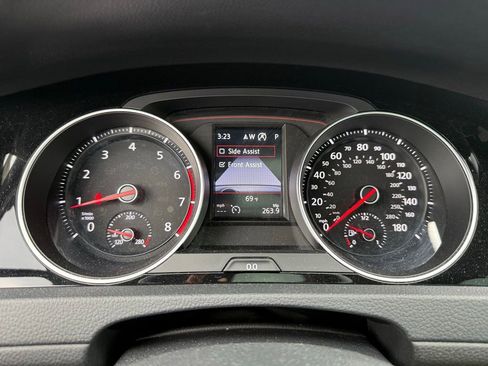 Used 2018 Volkswagen GTI SE w/ SE Leather Package FWD image 9