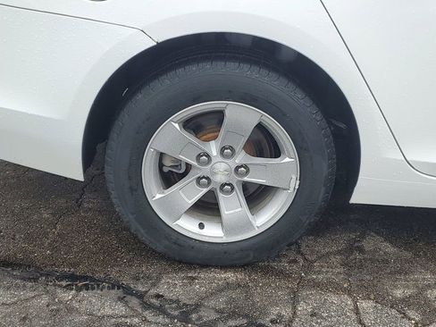 Used 2016 Chevrolet Malibu LT image 5