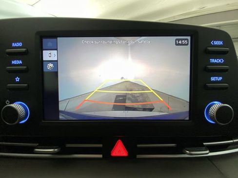 Used 2025 Hyundai Elantra SE FWD image 17