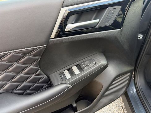 Used 2024 Mitsubishi Outlander SEL image 12