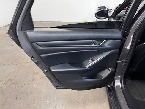 Used 2018 Honda Accord Sport image 18