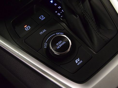 Used 2025 Toyota RAV4 XLE w/ Convenience Package AWD/4WD image 26