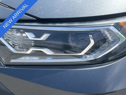 Used 2020 Toyota RAV4 XLE AWD/4WD image 9