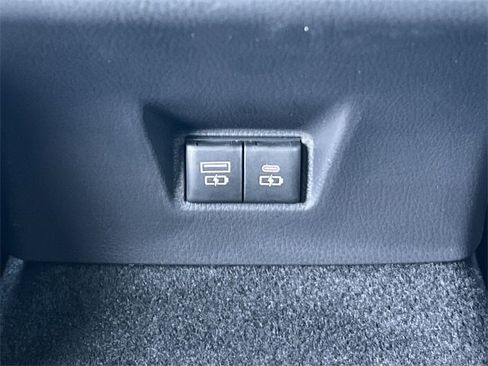 Used 2025 Toyota Camry SE image 31