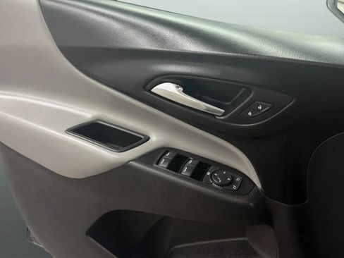 Used 2019 Chevrolet Equinox LS FWD image 17