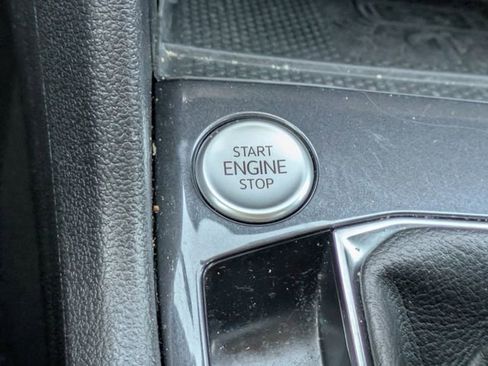 Used 2024 Volkswagen Tiguan SE image 31