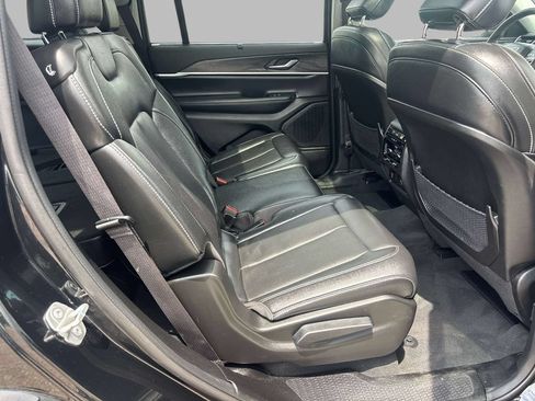 Used 2023 Jeep Grand Cherokee L Limited w/ Luxury Tech Group II AWD/4WD image 19