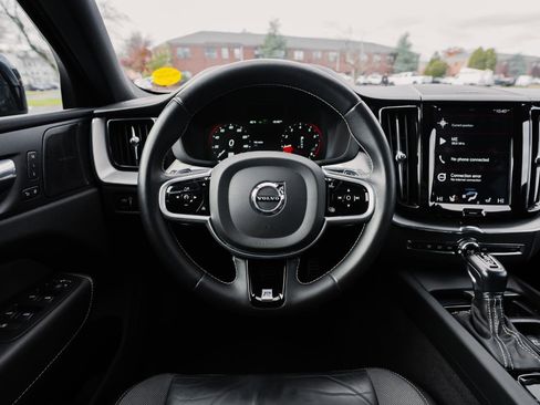 Used 2020 Volvo XC60 T6 R-Design image 25