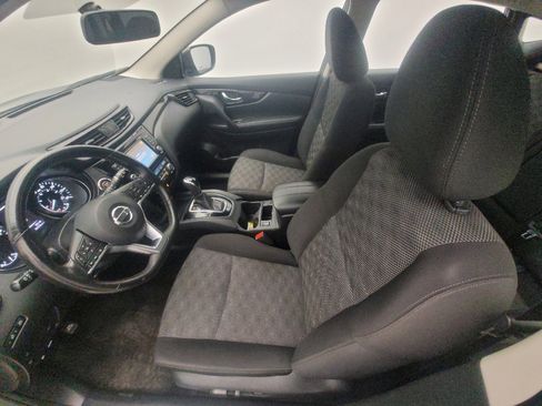 Used 2018 Nissan Rogue Sport SV w/ SV Technology Package image 17