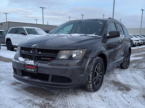 Used 2018 Dodge Journey SE w/ Connectivity Group image 2