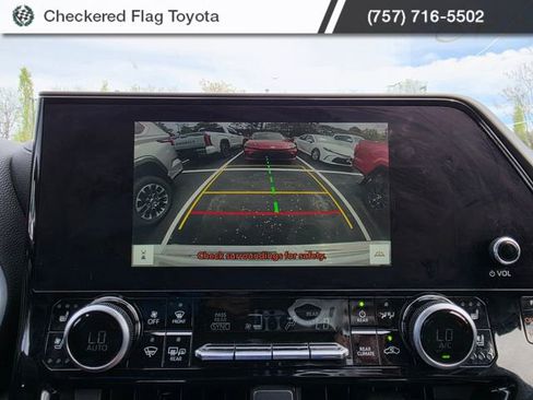 Used 2023 Toyota Highlander Limited image 16