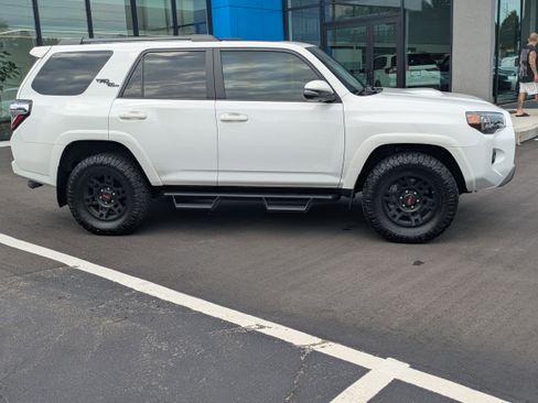 Used 2024 Toyota 4Runner TRD Off-Road Premium w/ Moonroof Package AWD/4WD image 3