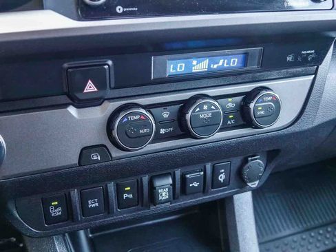 Used 2023 Toyota Tacoma TRD Off-Road w/ Technology Package RWD image 21