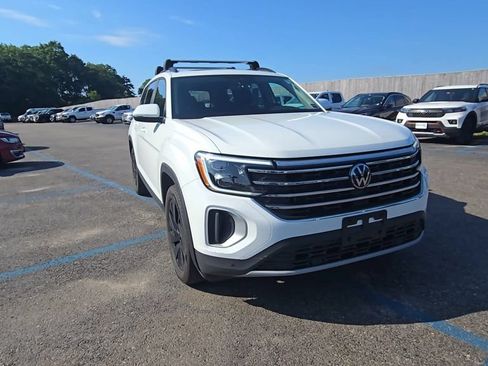 Used 2024 Volkswagen Atlas SE AWD/4WD image 14