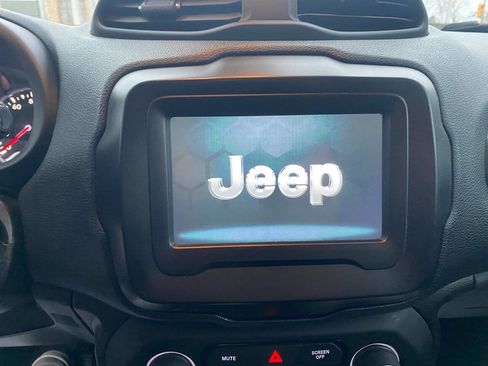 Used 2019 Jeep Renegade Latitude image 19