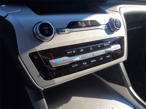 Used 2023 Ford Explorer XLT image 28