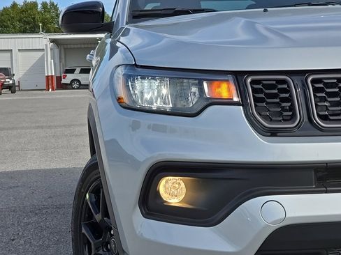 New 2026 Jeep Compass Latitude image 9