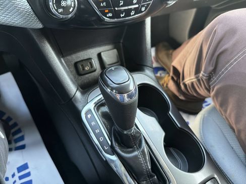 Used 2019 Chevrolet Cruze LS FWD image 32