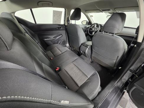Used 2024 Nissan Altima 2.5 SV FWD image 18