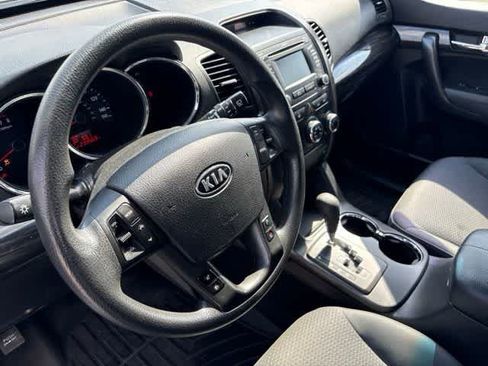 Used 2013 Kia Sorento LX w/ Convenience Pkg FWD image 10