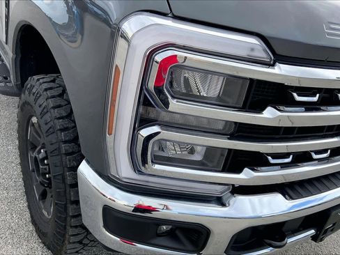 Used 2025 Ford F250 Lariat w/ Tremor Off-Road Package image 27