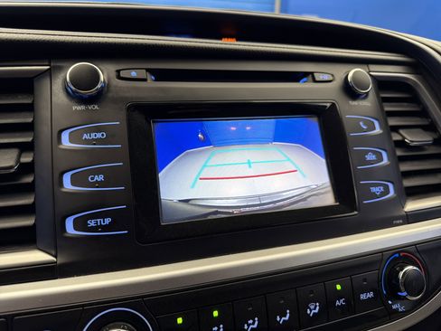 Used 2019 Toyota Highlander LE FWD image 20