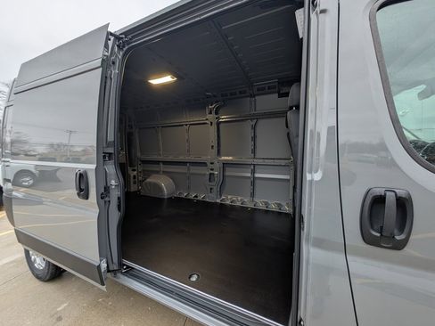 New 2026 RAM ProMaster 2500 w/ Quick Order Package 22G SLT image 38