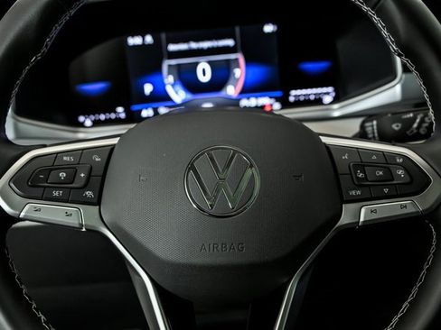 Certified 2025 Volkswagen Taos SE w/ Panoramic Sunroof Package image 16