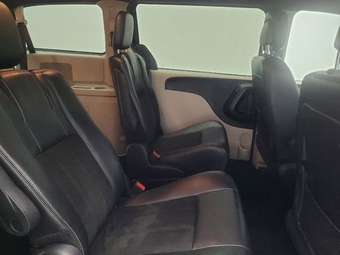 Used 2019 Dodge Grand Caravan SXT FWD image 19