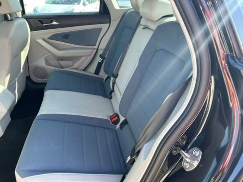 Used 2025 Volkswagen Jetta SE FWD image 8
