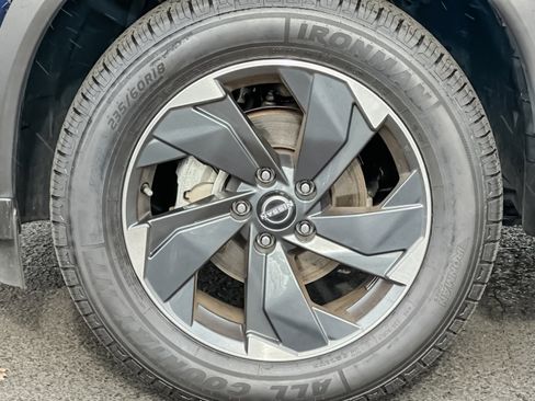 Used 2024 Nissan Rogue SV image 25