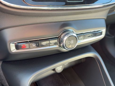 Certified 2024 Volvo XC40 Recharge Ultimate w/ Protection Package Premier image 18