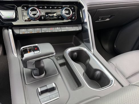 Certified 2025 GMC Sierra 1500 Denali w/ Denali Reserve Package image 34