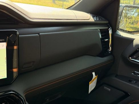 New 2026 GMC Sierra 1500 AT4 w/ AT4 Premium Package AWD/4WD image 24