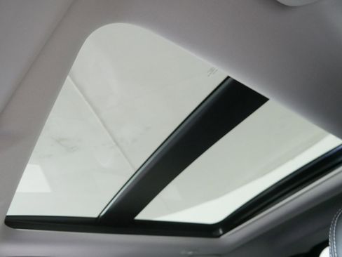 New 2025 Mitsubishi Outlander SE image 7