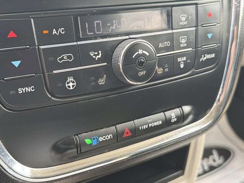 Used 2016 Chrysler Town & Country Touring-L w/ Driver Convenience Group FWD image 19