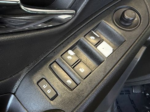 Used 2019 Chevrolet Trax LT w/ LT Convenience Package FWD image 18