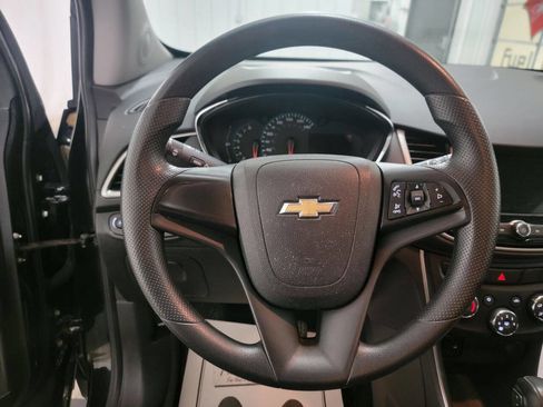 Used 2018 Chevrolet Trax LS AWD/4WD image 24