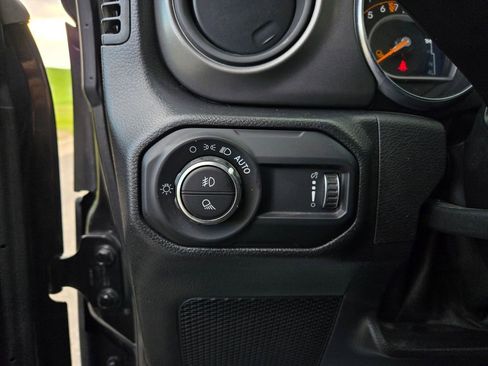 Used 2023 Jeep Gladiator Sport AWD/4WD image 16