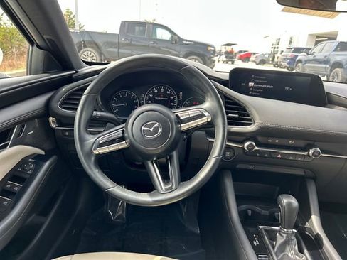 Used 2020 MAZDA MAZDA3 Hatchback w/ Preferred Package image 10