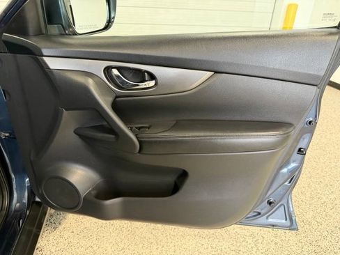 Used 2016 Nissan Rogue SV AWD/4WD image 22