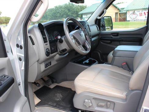 Used 2014 Nissan NV 3500 SL w/ Technology Package RWD image 30