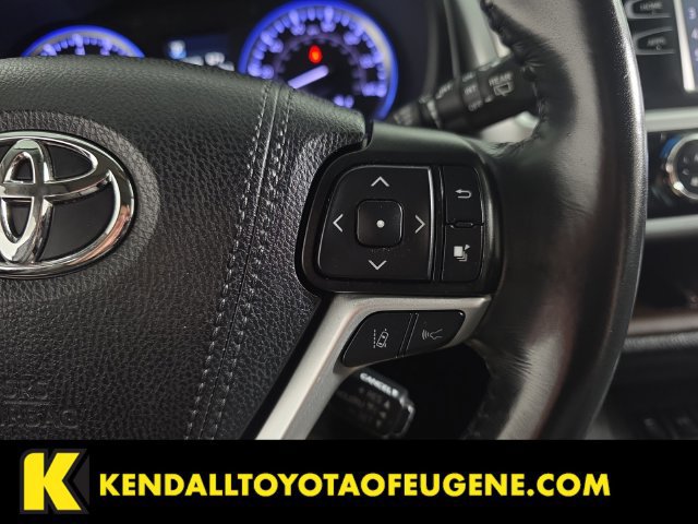 Used 2019 Toyota Highlander XLE AWD/4WD image 14