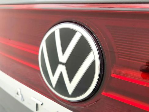 Used 2025 Volkswagen Atlas SE image 16