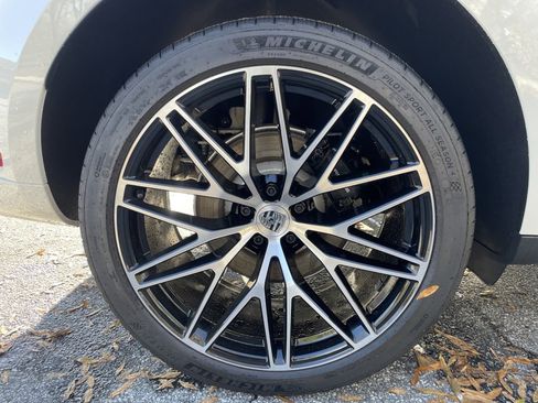 Certified 2023 Porsche Macan image 27