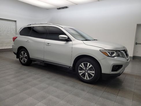 Used 2020 Nissan Pathfinder SV image 11