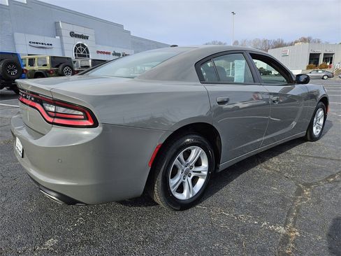 Used 2019 Dodge Charger SXT image 6